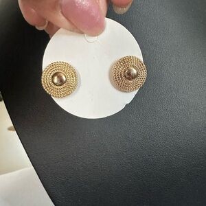 New Elegant Gold Stud Earrings